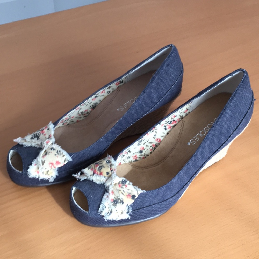 NWOB Aerosoles novelty peep toe espadrille Size 8